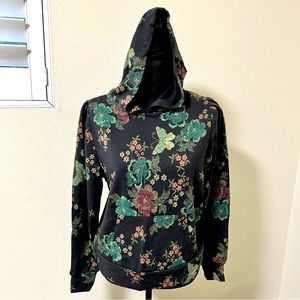 Lauren Conrad sweatshirt pretty flower print on grey background w puff sleeves.